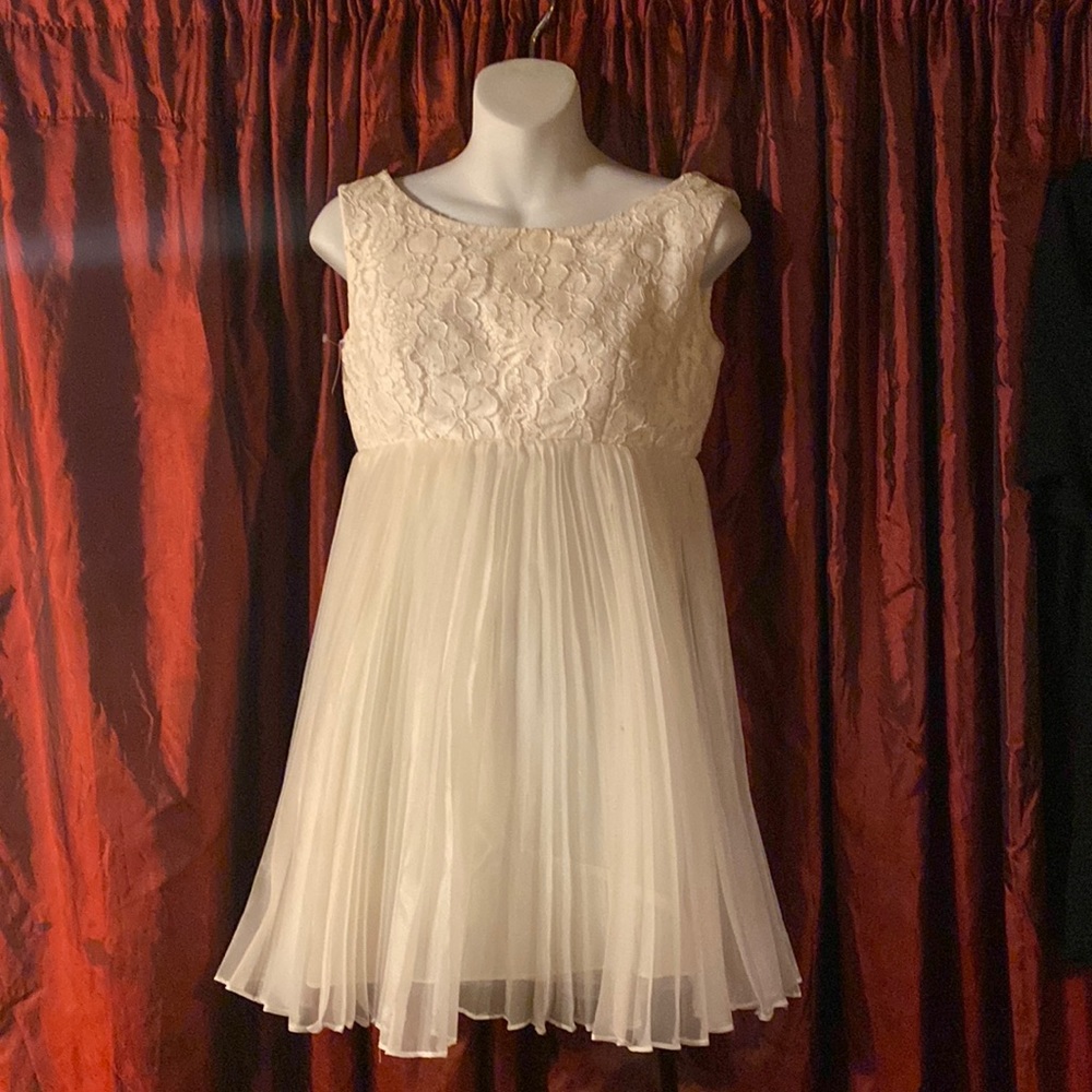 Woman’s Short white Dress
